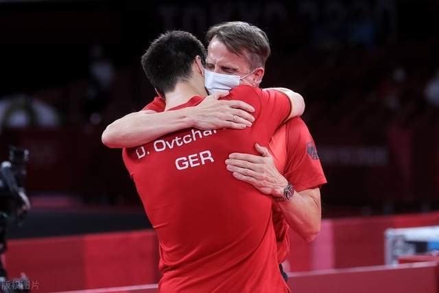 中国“金花”高馨妤、韦思佳闯过澳网资格赛首轮.